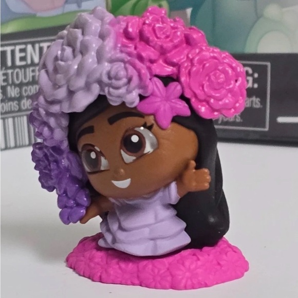 Disney Doorables - Isabela Madrigal - Picture 2 of 4